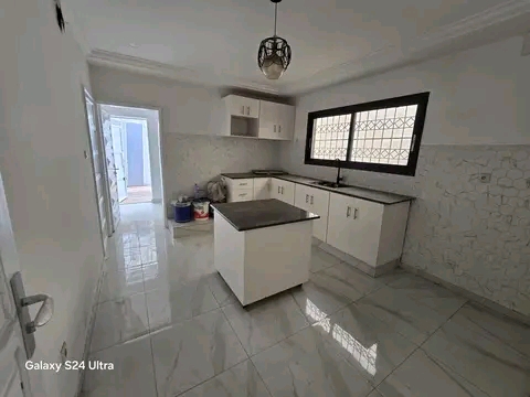 House (Duplex) to rent - Yaoundé, Bastos, Bastos - 1 living room(s), 4 bedroom(s), 3 bathroom(s) - 1 400 000 FCFA / month