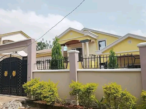 House (Duplex) for sale - Yaoundé, Mimboman IV, Nkozoa - 3 living room(s), 4 bedroom(s), 4 bathroom(s) - 150 000 000 FCFA / month