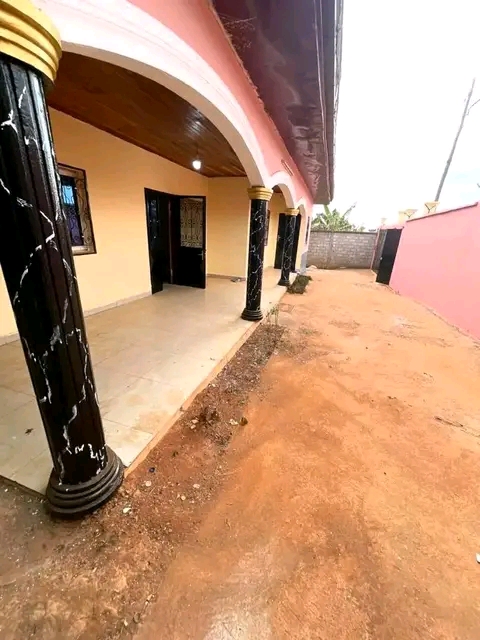 House (Villa) to rent - Yaoundé, Nkolfoulou, Tsinga village - 2 living room(s), 4 bedroom(s), 3 bathroom(s) - 225 000 FCFA / month