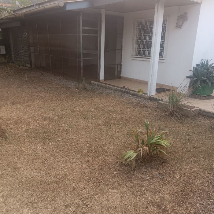 House (Villa) to rent - Yaoundé, Bastos, Bastos - 1 living room(s), 3 bedroom(s), 2 bathroom(s) - 1 200 000 FCFA / month