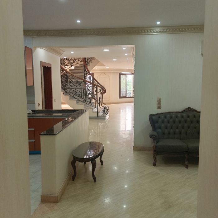 Apartment to rent - Yaoundé, Bastos, Bastos( penthouse avec piscine groupe électrogène réserve d'eau sécurité 24 caméra de surveillance ascenseur salle de sport ) - 2 living room(s), 4 bedroom(s), 4 bathroom(s) - 2 000 000 FCFA / month
