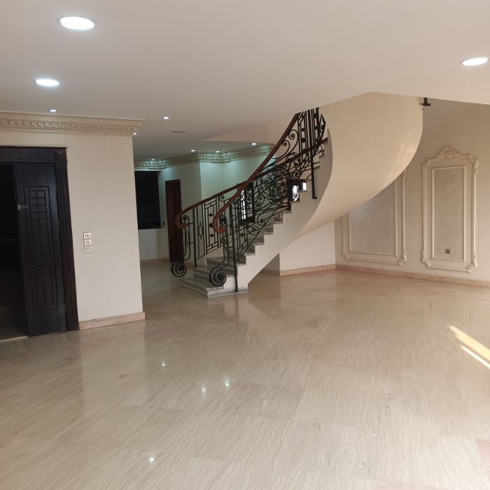 Apartment to rent - Yaoundé, Bastos, Bastos( penthouse avec piscine groupe électrogène réserve d'eau sécurité 24 caméra de surveillance ascenseur salle de sport ) - 2 living room(s), 4 bedroom(s), 4 bathroom(s) - 2 000 000 FCFA / month