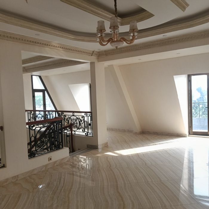 Apartment to rent - Yaoundé, Bastos, Bastos( penthouse avec piscine groupe électrogène réserve d'eau sécurité 24 caméra de surveillance ascenseur salle de sport ) - 2 living room(s), 4 bedroom(s), 4 bathroom(s) - 2 000 000 FCFA / month