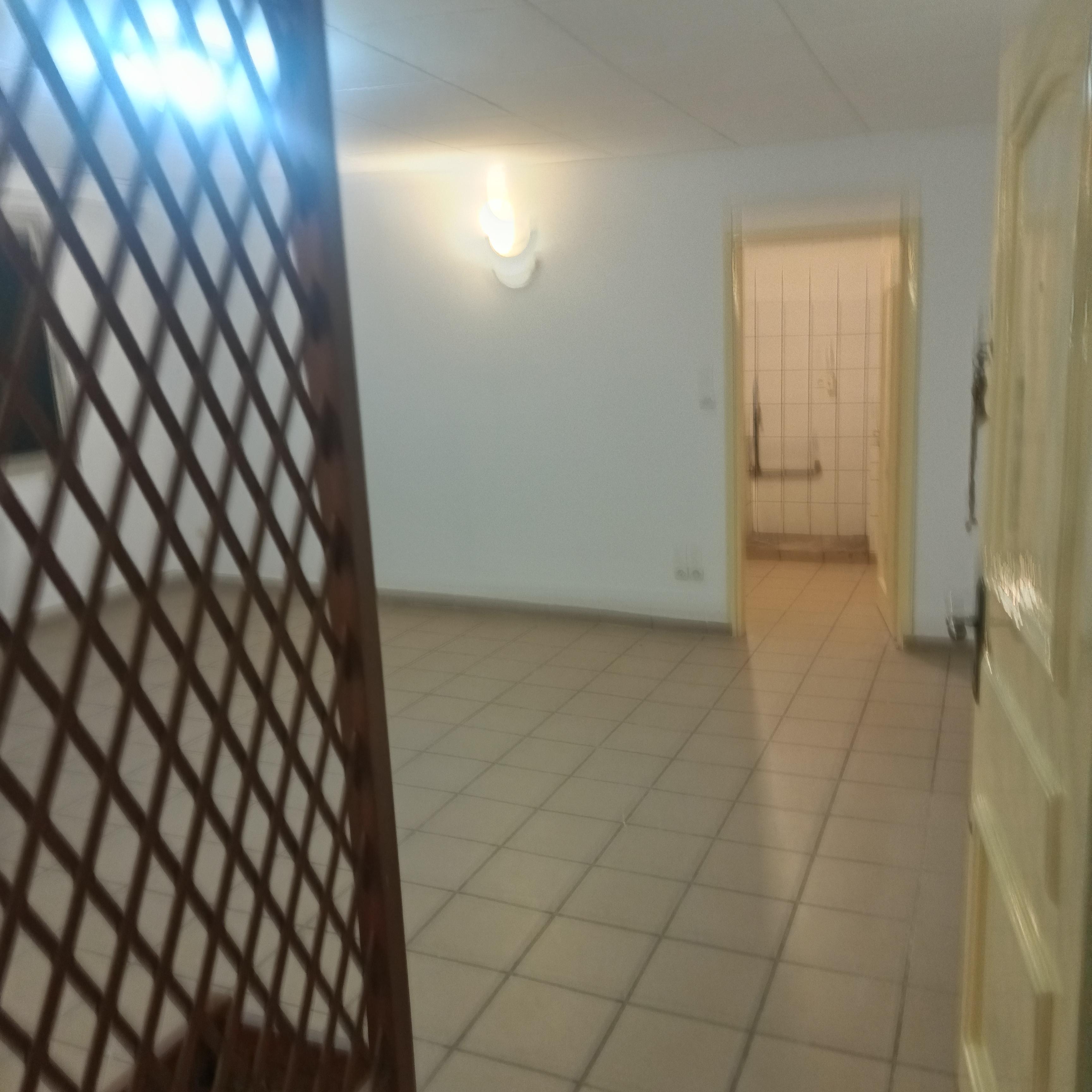 Appartement à louer - Yaoundé, Mfandena, Mfandena - 1 salon(s), 2 chambre(s), 2 salle(s) de bains - 250 000 FCFA / mois