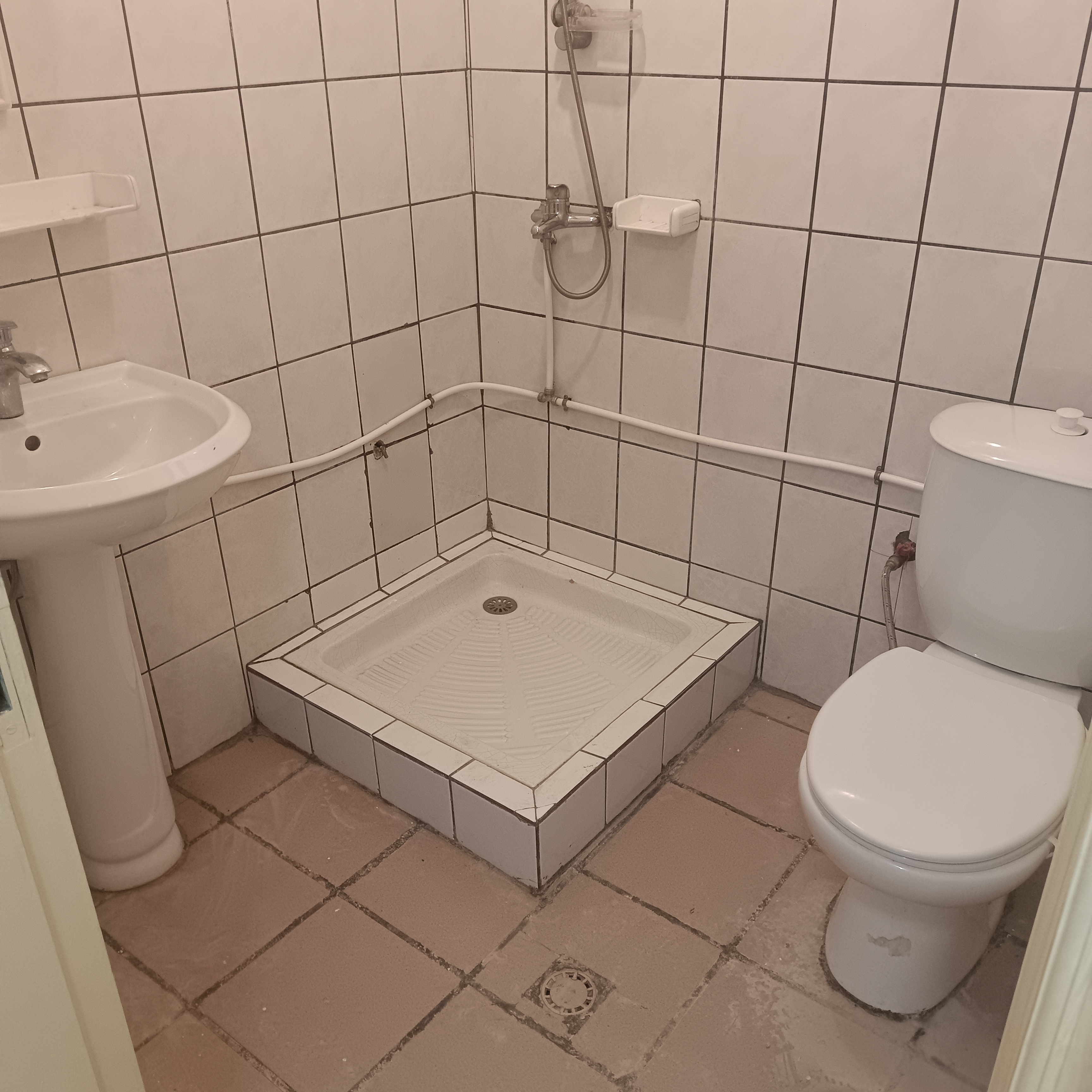 Appartement à louer - Yaoundé, Mfandena, Mfandena - 1 salon(s), 2 chambre(s), 2 salle(s) de bains - 250 000 FCFA / mois