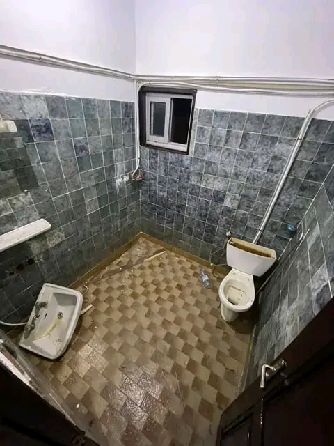 House (Villa) to rent - Yaoundé, Essos, Titi garage - 2 living room(s), 5 bedroom(s), 4 bathroom(s) - 700 000 FCFA / month