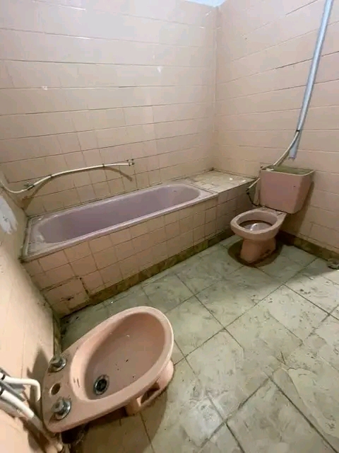 House (Villa) to rent - Yaoundé, Essos, Titi garage - 2 living room(s), 5 bedroom(s), 4 bathroom(s) - 700 000 FCFA / month