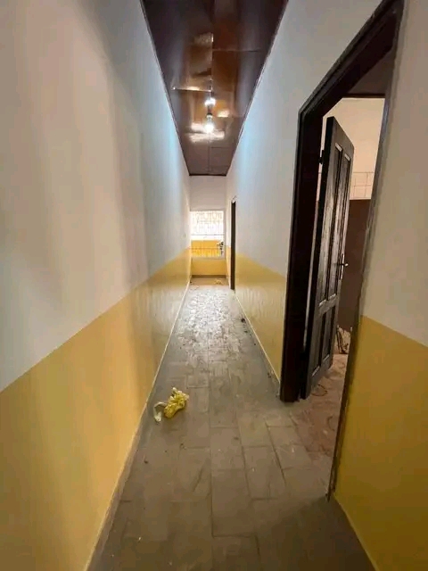 House (Villa) to rent - Yaoundé, Essos, Titi garage - 2 living room(s), 5 bedroom(s), 4 bathroom(s) - 700 000 FCFA / month