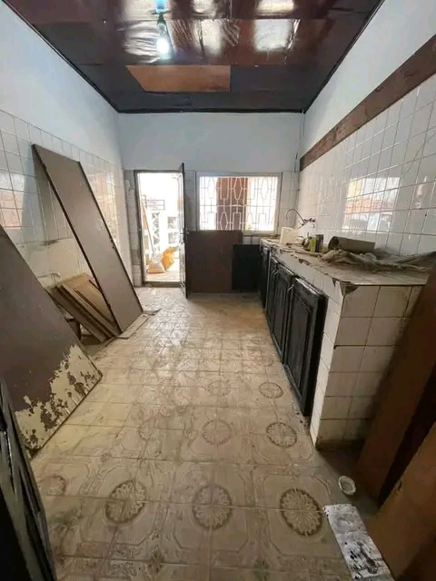 House (Villa) to rent - Yaoundé, Essos, Titi garage - 2 living room(s), 5 bedroom(s), 4 bathroom(s) - 700 000 FCFA / month