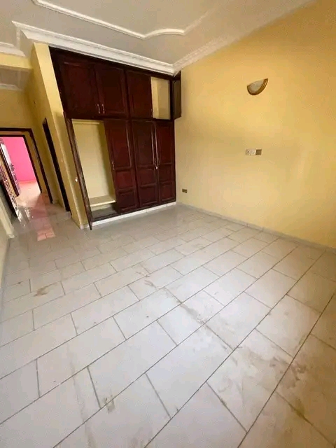 Apartment to rent - Yaoundé, Nkolfoulou, Nkolfoulou - 1 living room(s), 3 bedroom(s), 3 bathroom(s) - 185 000 FCFA / month