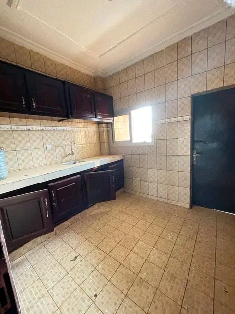 Apartment to rent - Yaoundé, Nkolfoulou, Nkolfoulou - 1 living room(s), 3 bedroom(s), 3 bathroom(s) - 185 000 FCFA / month