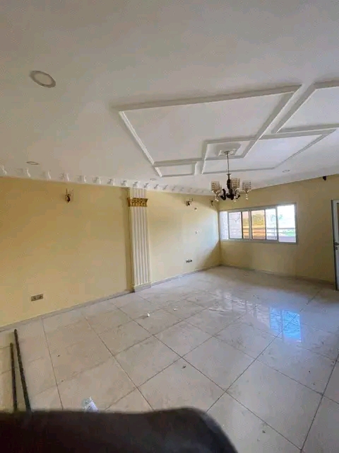 Apartment to rent - Yaoundé, Nkolfoulou, Nkolfoulou - 1 living room(s), 3 bedroom(s), 3 bathroom(s) - 185 000 FCFA / month