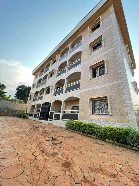 Apartment to rent - Yaoundé, Nkolfoulou, Nkolfoulou - 1 living room(s), 3 bedroom(s), 3 bathroom(s) - 185 000 FCFA / month
