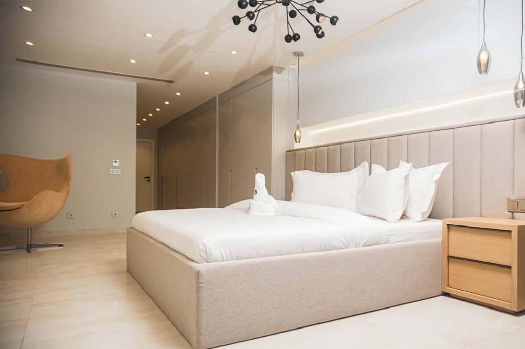 Apartment to rent - Yaoundé, Bastos, Appartement meublé - 1 living room(s), 2 bedroom(s), 3 bathroom(s) - 2 500 000 FCFA / month