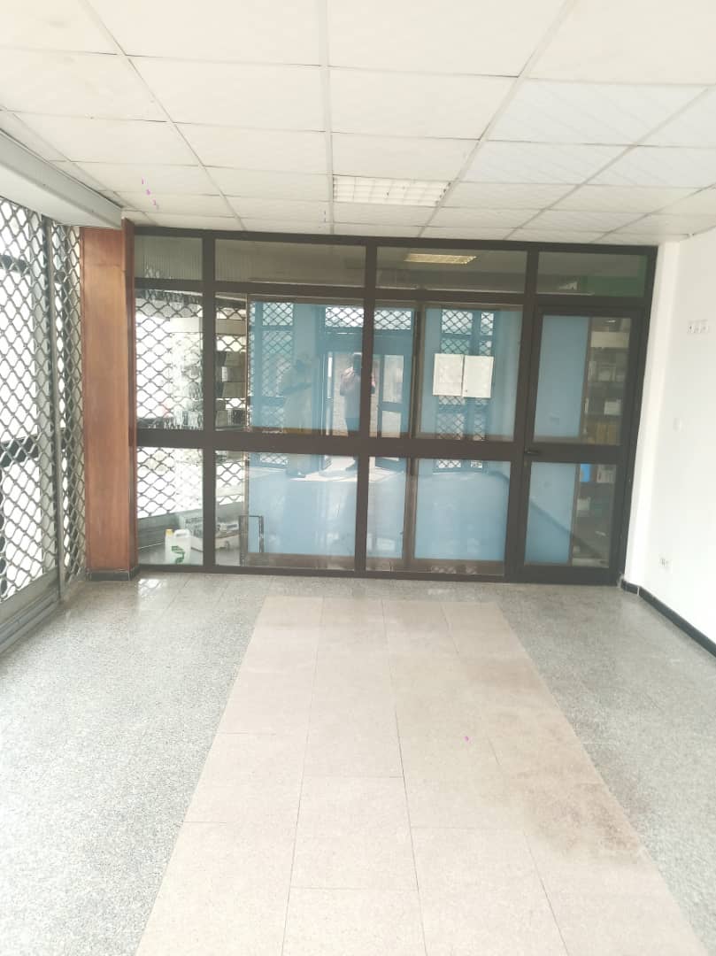 Boutique à louer à Douala, Bali, BALI - 35 m2 - 300 000 FCFA