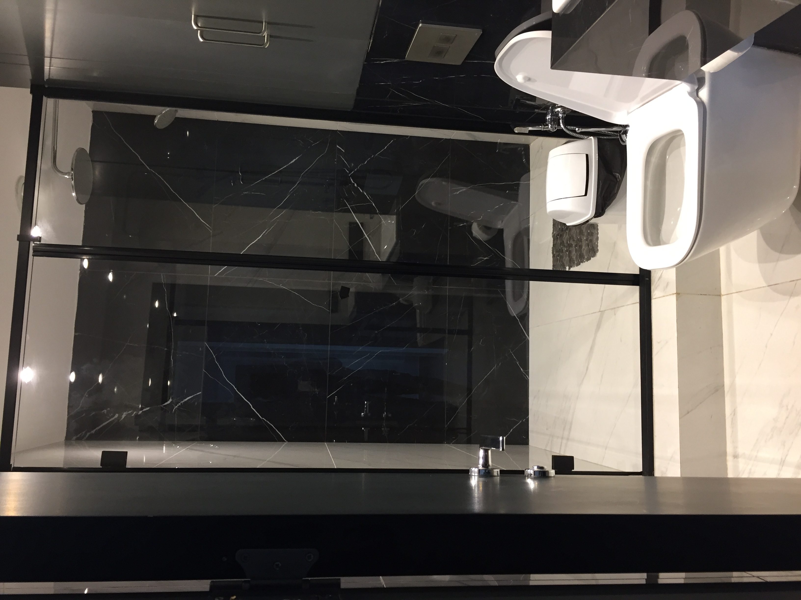 Apartment to rent - Yaoundé, Bastos, Bastos centre - 1 living room(s), 1 bedroom(s), 3 bathroom(s) - 600 000 FCFA / month