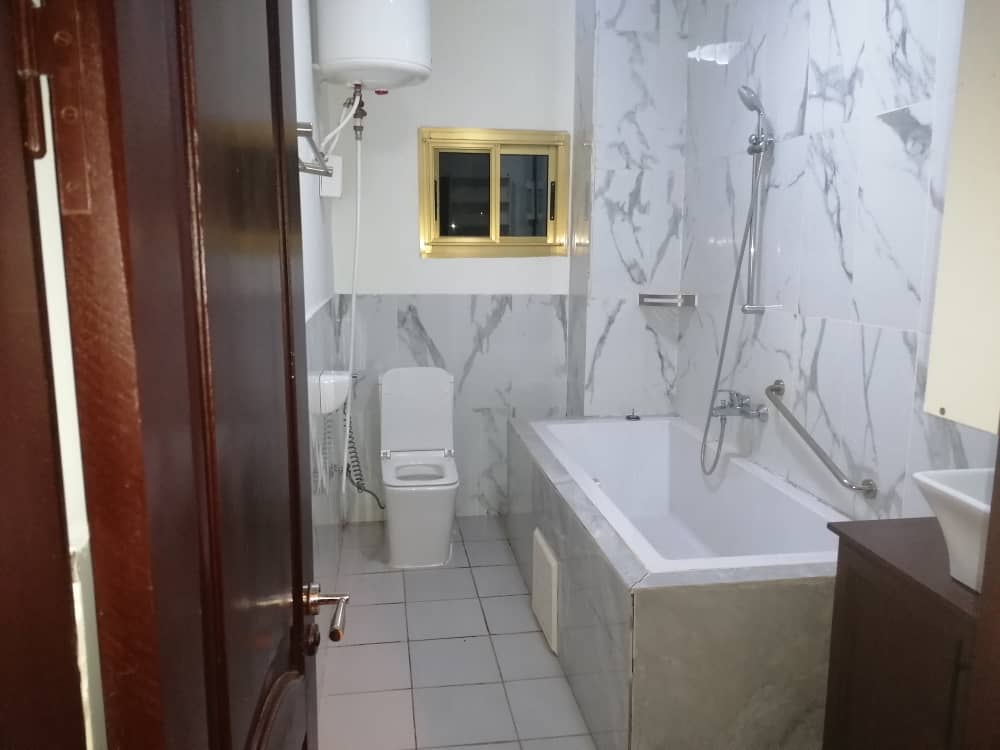 Apartment to rent - Yaoundé, Bastos, Contactez-nous pour tout besoin immobilier sur Bastos - 2 living room(s), 3 bedroom(s), 3 bathroom(s) - 1 500 000 FCFA / month