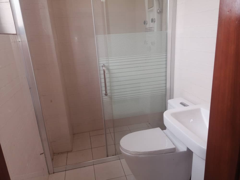 Apartment to rent - Yaoundé, Abome, Contactez-nous pour tout vos besoins immobilier sur Bastos et Golf - 1 living room(s), 2 bedroom(s), 3 bathroom(s) - 1 000 000 FCFA / month