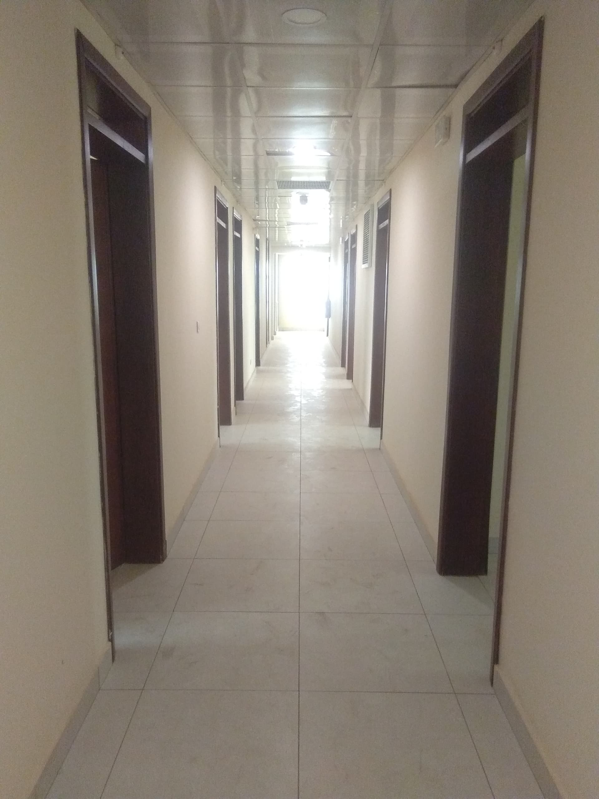 Office to rent at Yaoundé, Mballa II, Centre de production des passeports (Dragage) - 400 m2 - 1 000 000 FCFA