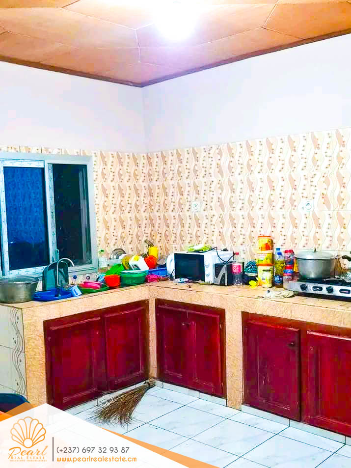 Maison (Villa) à vendre - Yaoundé, Nyom, Ebang - 2 salon(s), 6 chambre(s), 4 salle(s) de bains - 35 000 000 FCFA