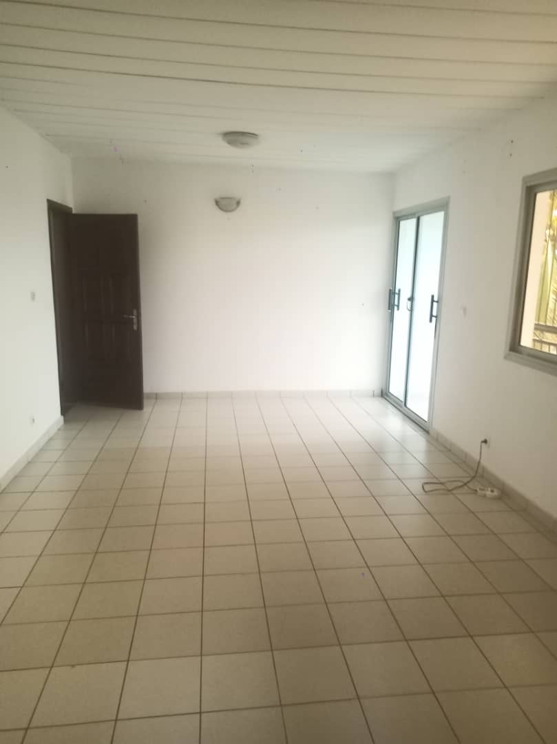 Apartment to rent - Douala, Bonamoussadi, Bonamoussadi - 1 living room(s), 1 bedroom(s), 1 bathroom(s) - 200 000 FCFA / month
