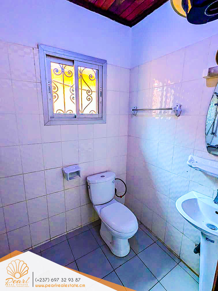Appartement à louer - Yaoundé, Mfandena, Omnisports - 1 salon(s), 2 chambre(s), 2 salle(s) de bains - 250 000 FCFA / mois