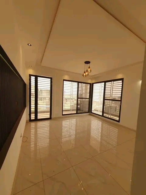 House (Duplex) to rent - Yaoundé, Bastos, Dragage - 2 living room(s), 4 bedroom(s), 4 bathroom(s) - 2 000 000 FCFA / month