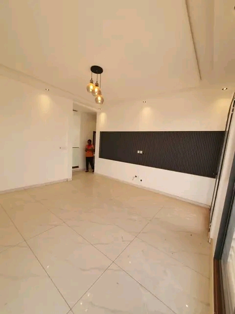 House (Duplex) to rent - Yaoundé, Bastos, Dragage - 2 living room(s), 4 bedroom(s), 4 bathroom(s) - 2 000 000 FCFA / month