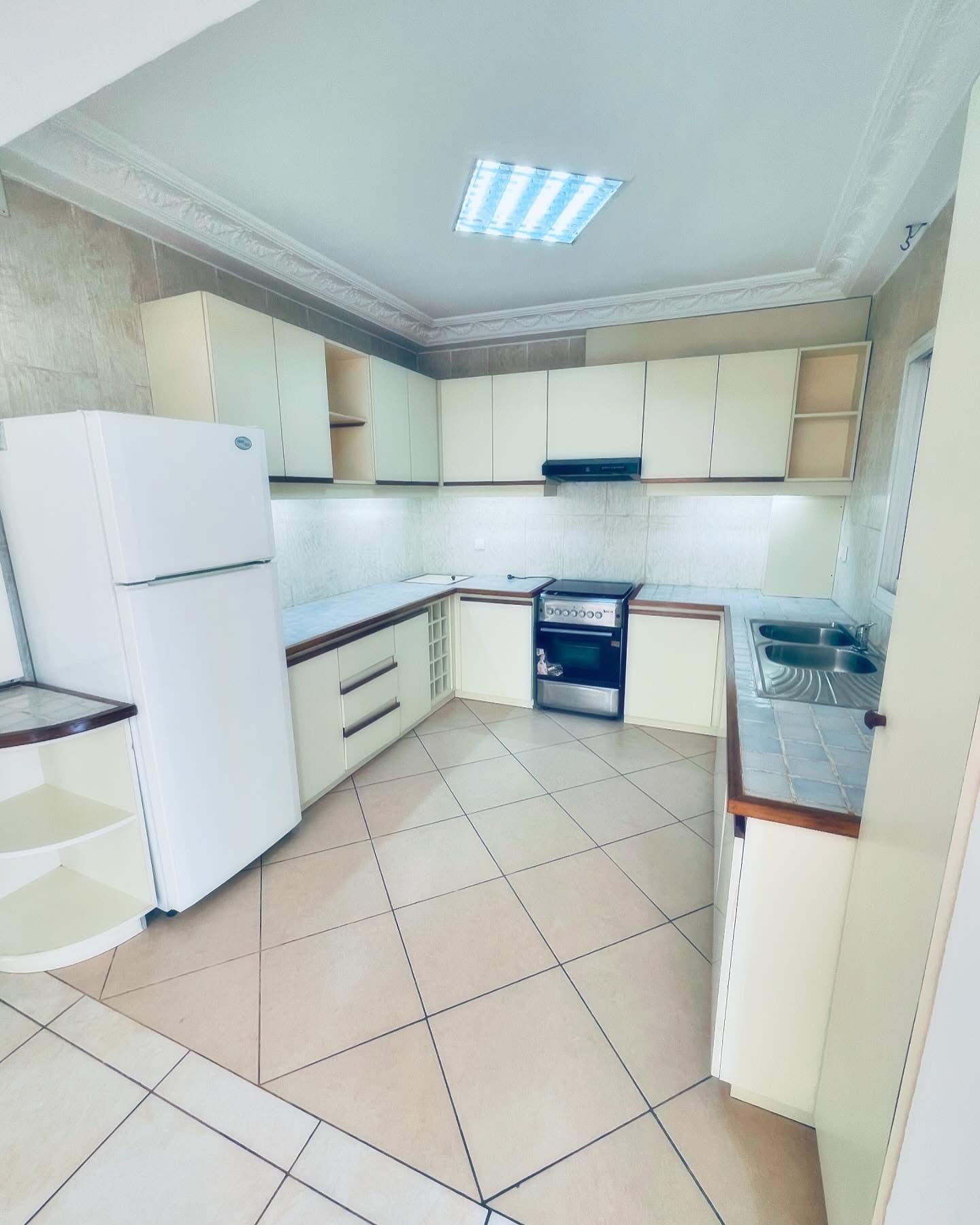 Appartement à louer - Yaoundé, Nsimeyong, Vogt - 1 salon(s), 2 chambre(s), 1 salle(s) de bains - 250 000 FCFA / mois