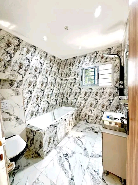 House (Duplex) for sale - Yaoundé, Bastos, Bastos - 2 living room(s), 4 bedroom(s), 5 bathroom(s) - 300 000 000 FCFA / month