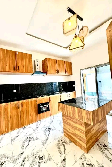 House (Duplex) for sale - Yaoundé, Bastos, Bastos - 2 living room(s), 4 bedroom(s), 5 bathroom(s) - 300 000 000 FCFA / month