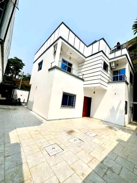 House (Duplex) for sale - Yaoundé, Bastos, Bastos - 2 living room(s), 4 bedroom(s), 5 bathroom(s) - 300 000 000 FCFA / month