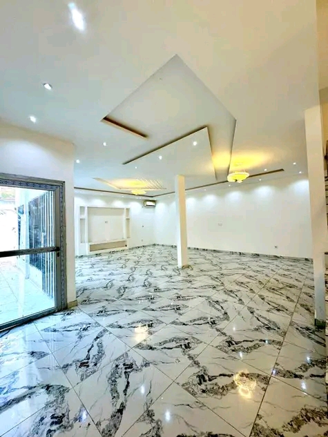 House (Duplex) for sale - Yaoundé, Bastos, Bastos - 2 living room(s), 4 bedroom(s), 5 bathroom(s) - 300 000 000 FCFA / month