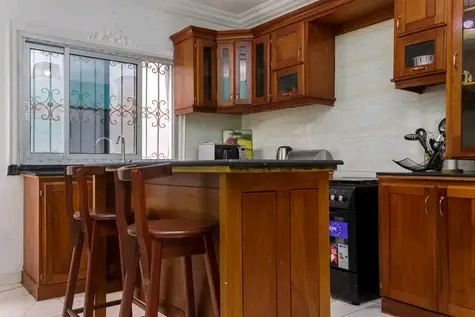 House (Duplex) to rent - Yaoundé, Odza, Odza - 2 living room(s), 5 bedroom(s), 6 bathroom(s) - 500 000 FCFA / month