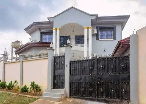 House (Duplex) to rent - Yaoundé, Odza, Odza - 2 living room(s), 5 bedroom(s), 6 bathroom(s) - 500 000 FCFA / month