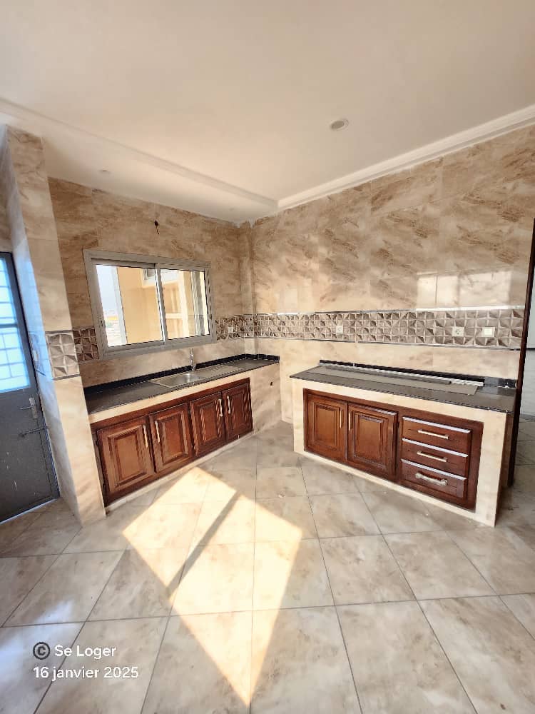 Apartment to rent - Douala, Bessengue, Co - 1 living room(s), 3 bedroom(s), 3 bathroom(s) - 600 000 FCFA / month