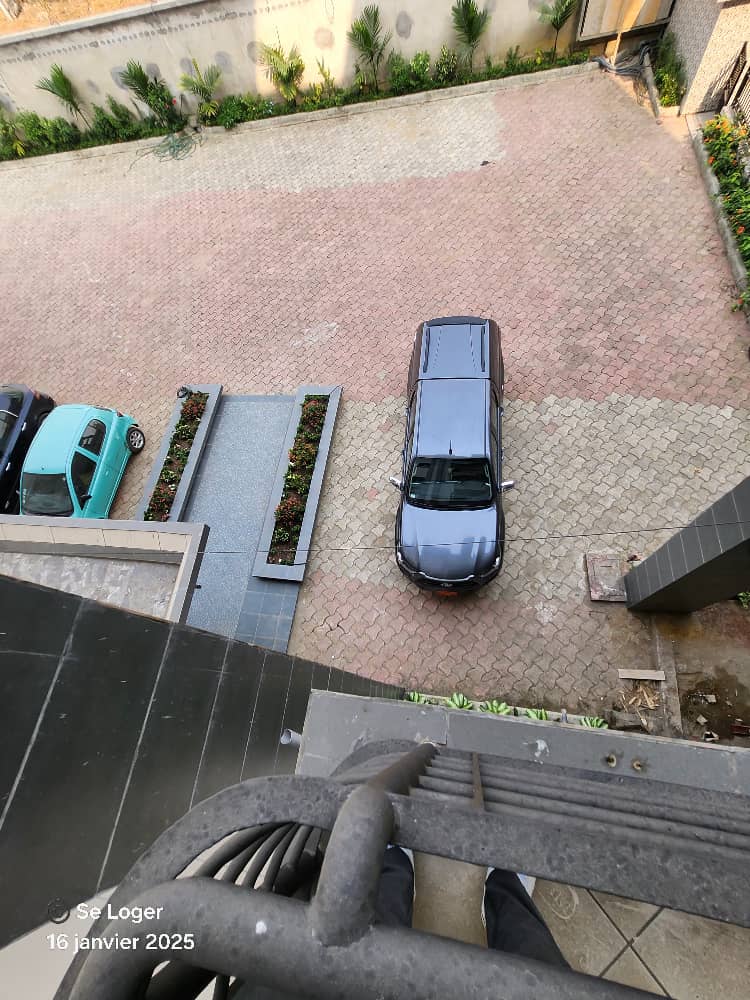 Apartment to rent - Douala, Bessengue, Co - 1 living room(s), 3 bedroom(s), 3 bathroom(s) - 600 000 FCFA / month