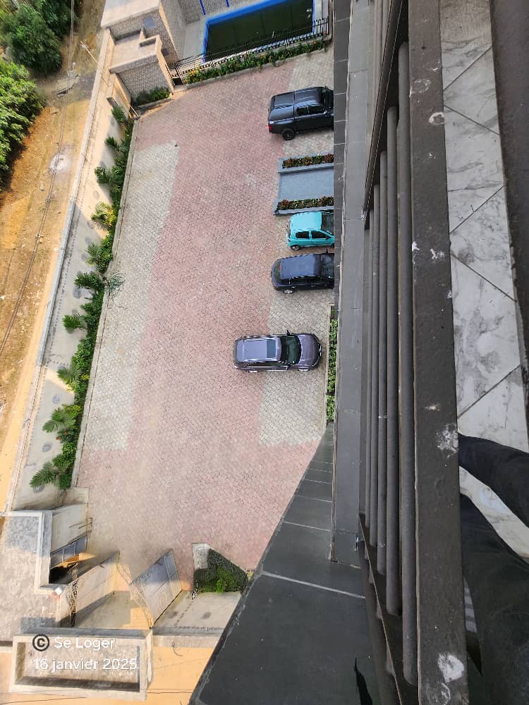 Apartment to rent - Douala, Bessengue, Co - 1 living room(s), 3 bedroom(s), 3 bathroom(s) - 600 000 FCFA / month