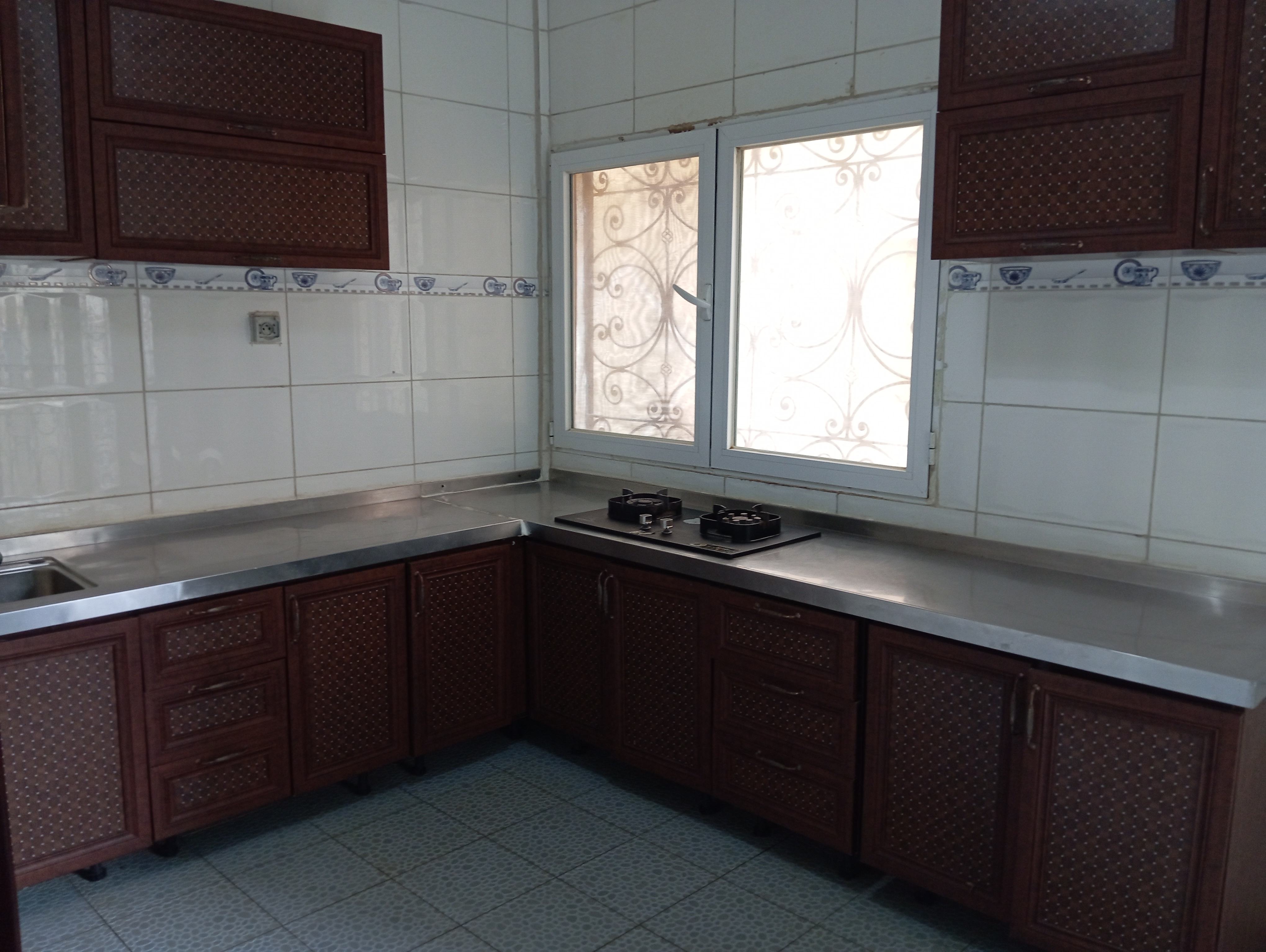 Appartement à louer - Yaoundé, Bastos, Bastos centre - 1 salon(s), 2 chambre(s), 2 salle(s) de bains - 500 000 FCFA / mois