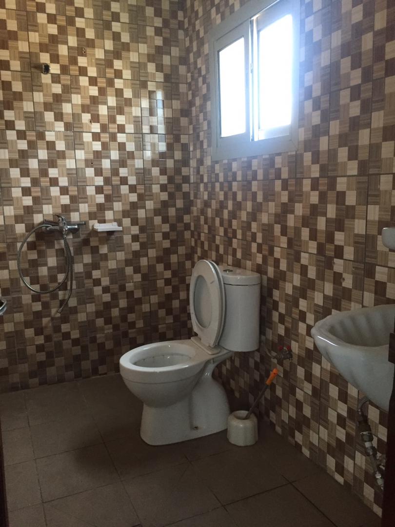 Appartement à louer - Yaoundé, Bastos, Bastos centre - 1 salon(s), 2 chambre(s), 2 salle(s) de bains - 500 000 FCFA / mois