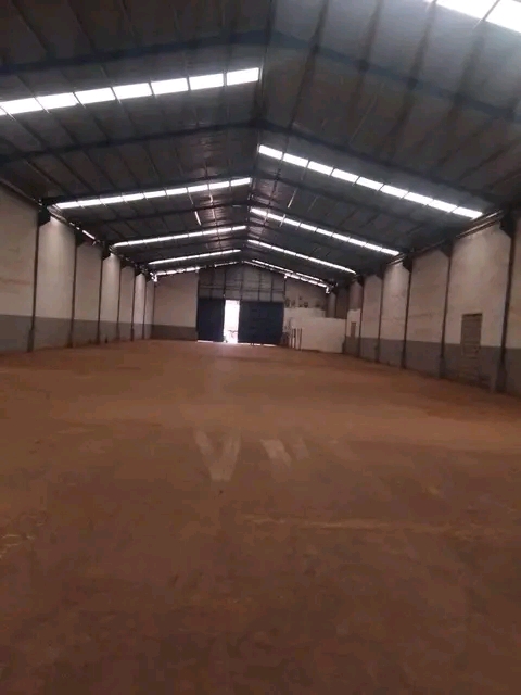 Store to rent at Yaoundé, Mvan, Mvan - 1500 m2 - 4 500 000 FCFA