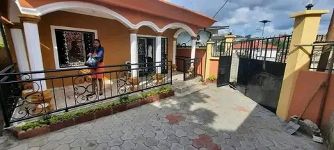 Apartment to rent - Yaoundé, Quartier Fouda, Quartier fouda - 1 living room(s), 3 bedroom(s), 2 bathroom(s) - 350 000 FCFA / month