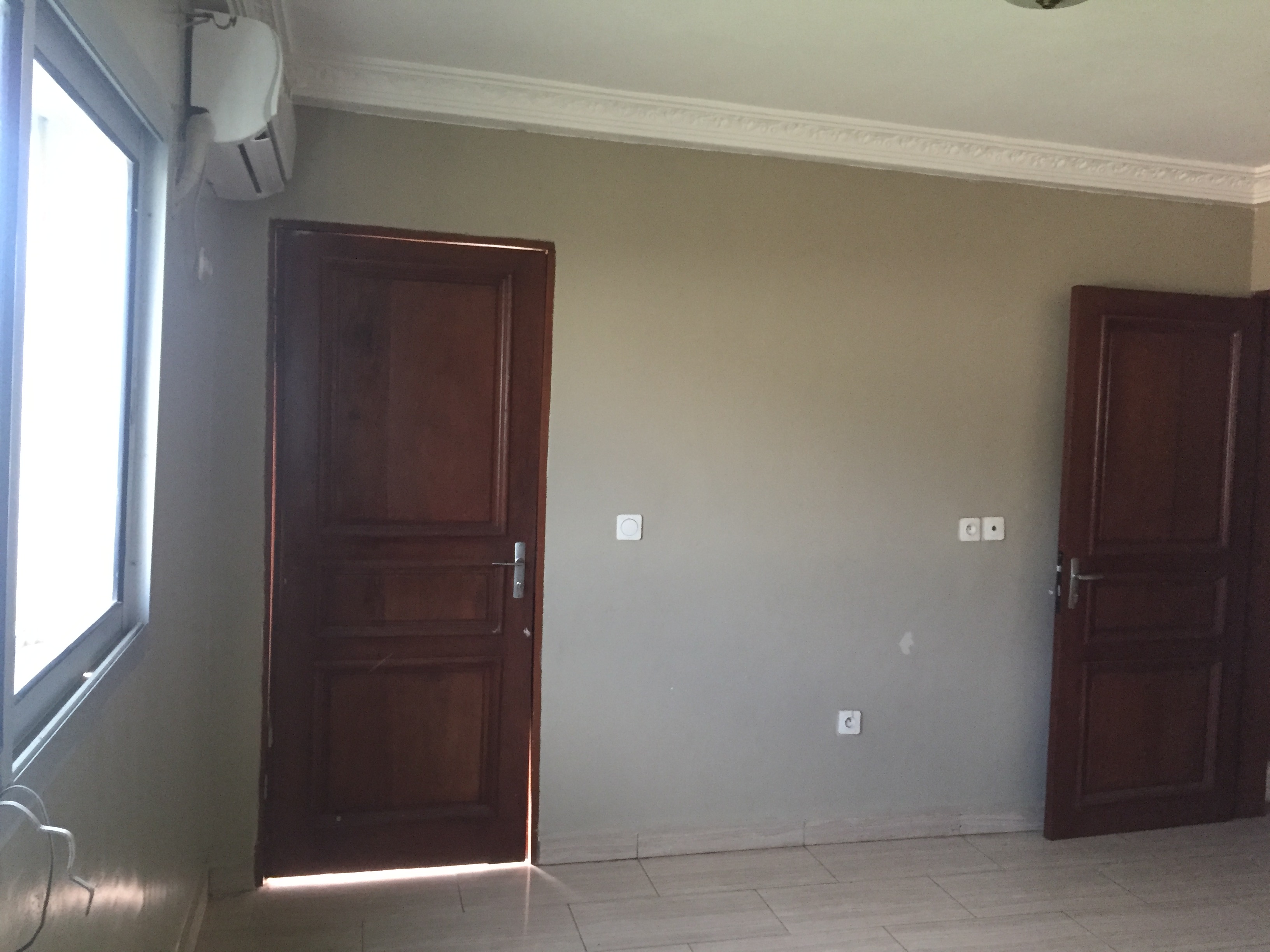 Appartement à louer - Yaoundé, Bastos, Bastos centre - 1 salon(s), 3 chambre(s), 2 salle(s) de bains - 600 000 FCFA / mois