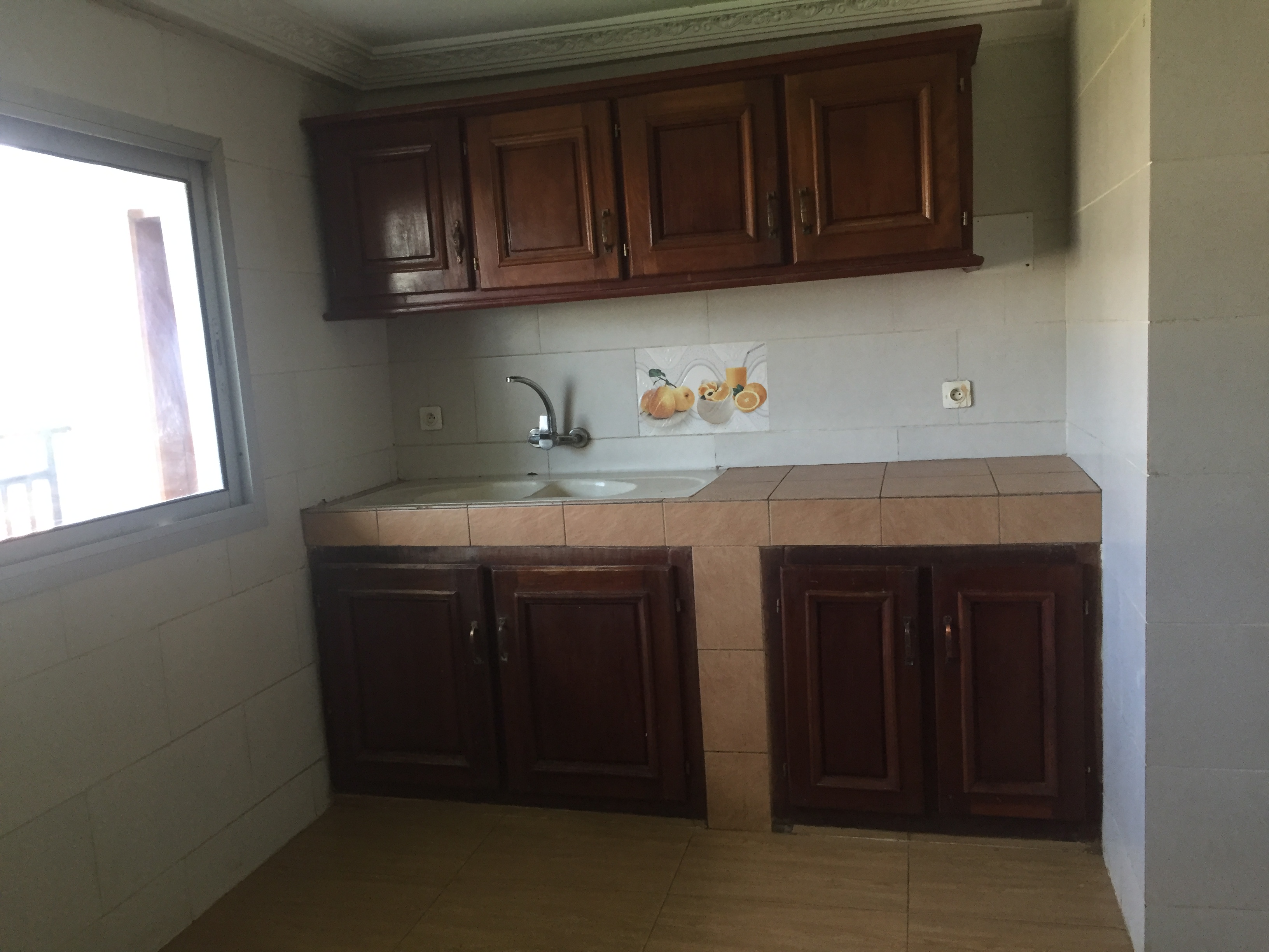 Appartement à louer - Yaoundé, Bastos, Bastos centre - 1 salon(s), 3 chambre(s), 2 salle(s) de bains - 600 000 FCFA / mois