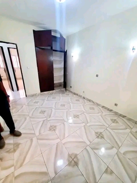 House (Villa) to rent - Yaoundé, Nsimeyong, Nsymeyong - 2 living room(s), 4 bedroom(s), 3 bathroom(s) - 300 000 FCFA / month