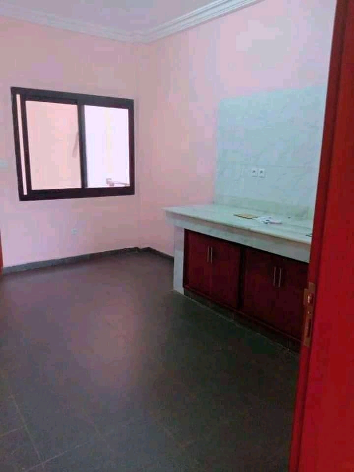 Apartment to rent - Yaoundé, Bastos, Bastos centre - 1 living room(s), 2 bedroom(s), 3 bathroom(s) - 500 000 FCFA / month