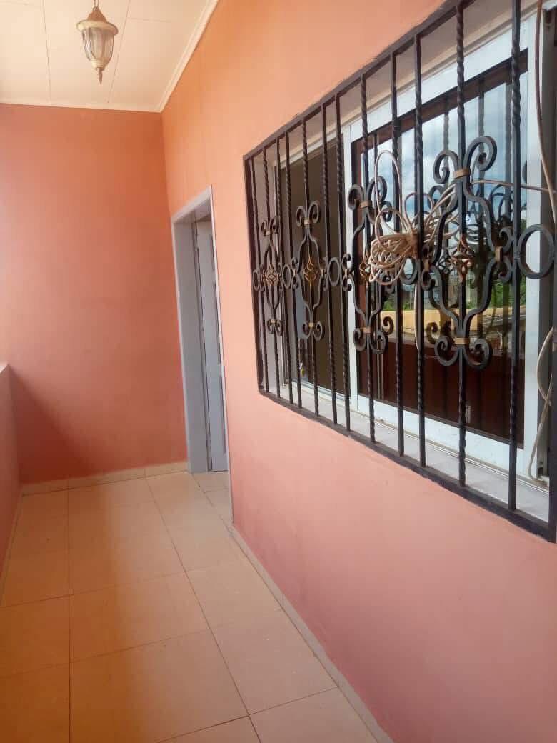 Apartment to rent - Yaoundé, Bastos, Bastos centre - 1 living room(s), 2 bedroom(s), 3 bathroom(s) - 500 000 FCFA / month