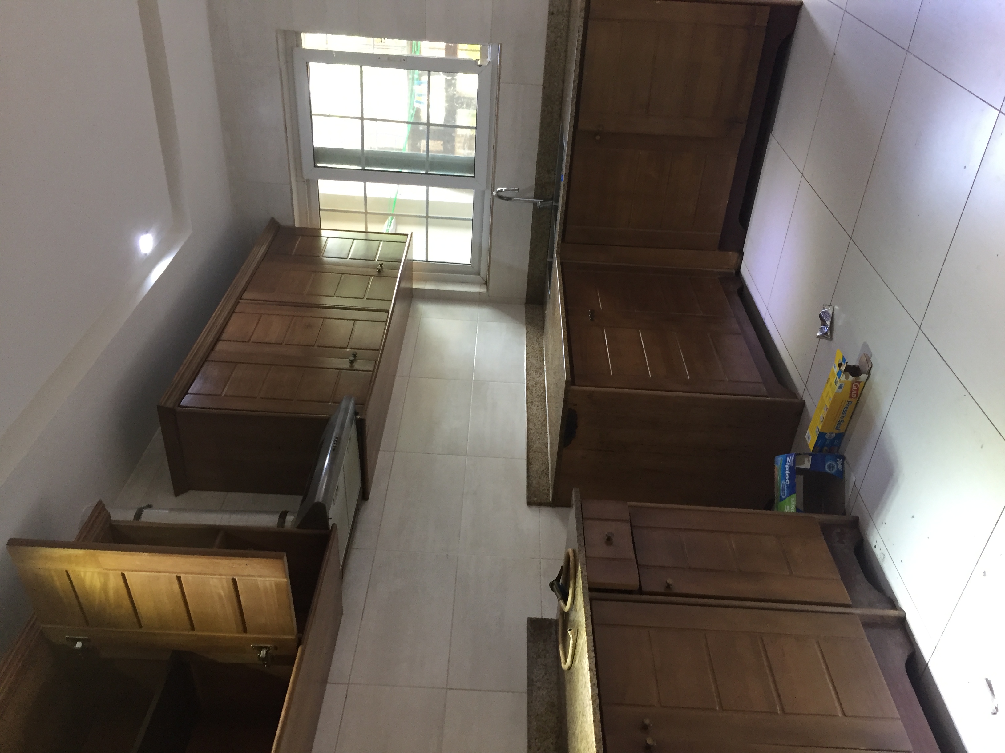 Apartment to rent - Yaoundé, Bastos, Bastos centre - 1 living room(s), 3 bedroom(s), 3 bathroom(s) - 1 000 000 FCFA / month