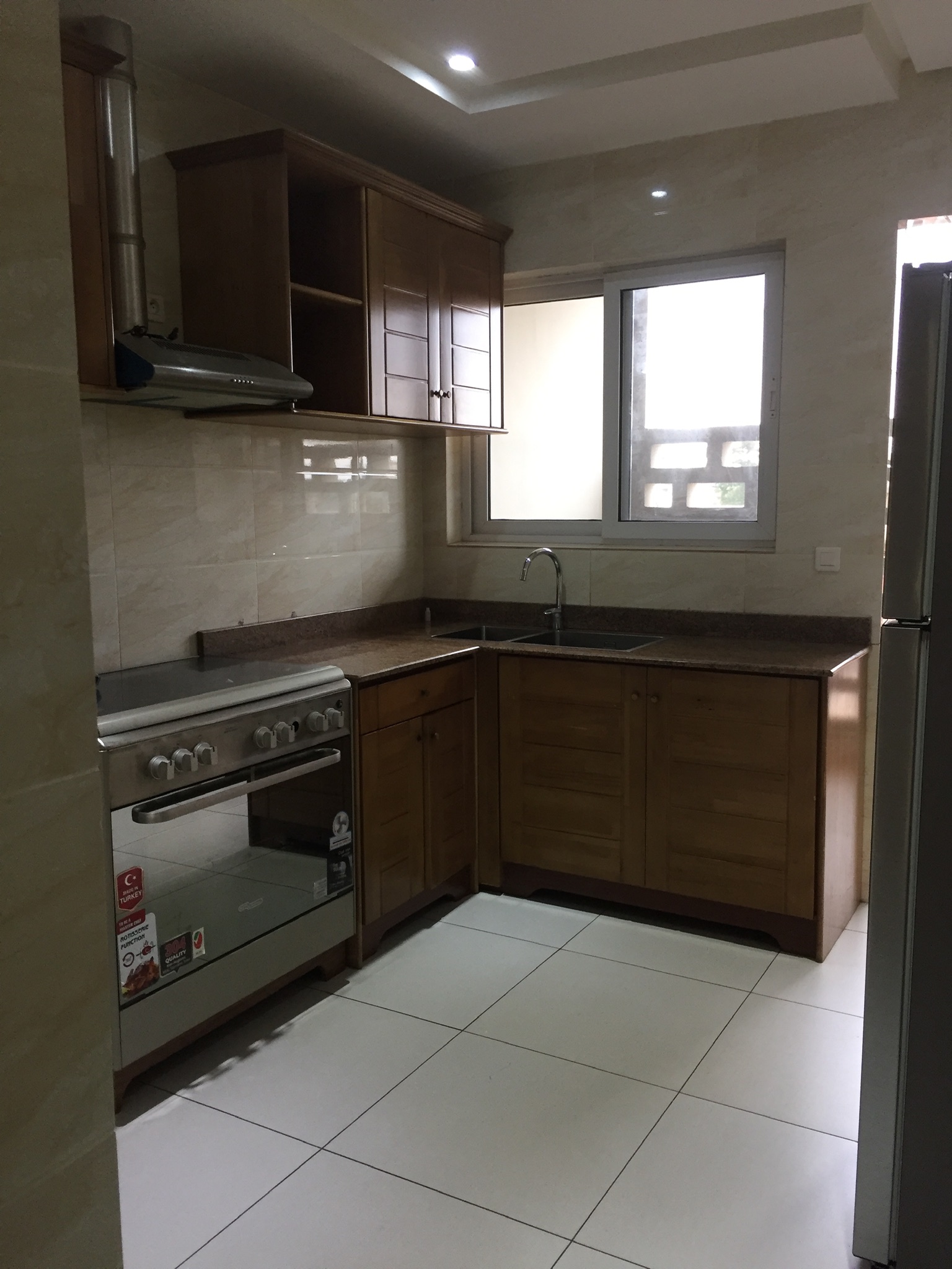 Apartment to rent - Yaoundé, Bastos, Bastos centre - 1 living room(s), 3 bedroom(s), 3 bathroom(s) - 1 000 000 FCFA / month