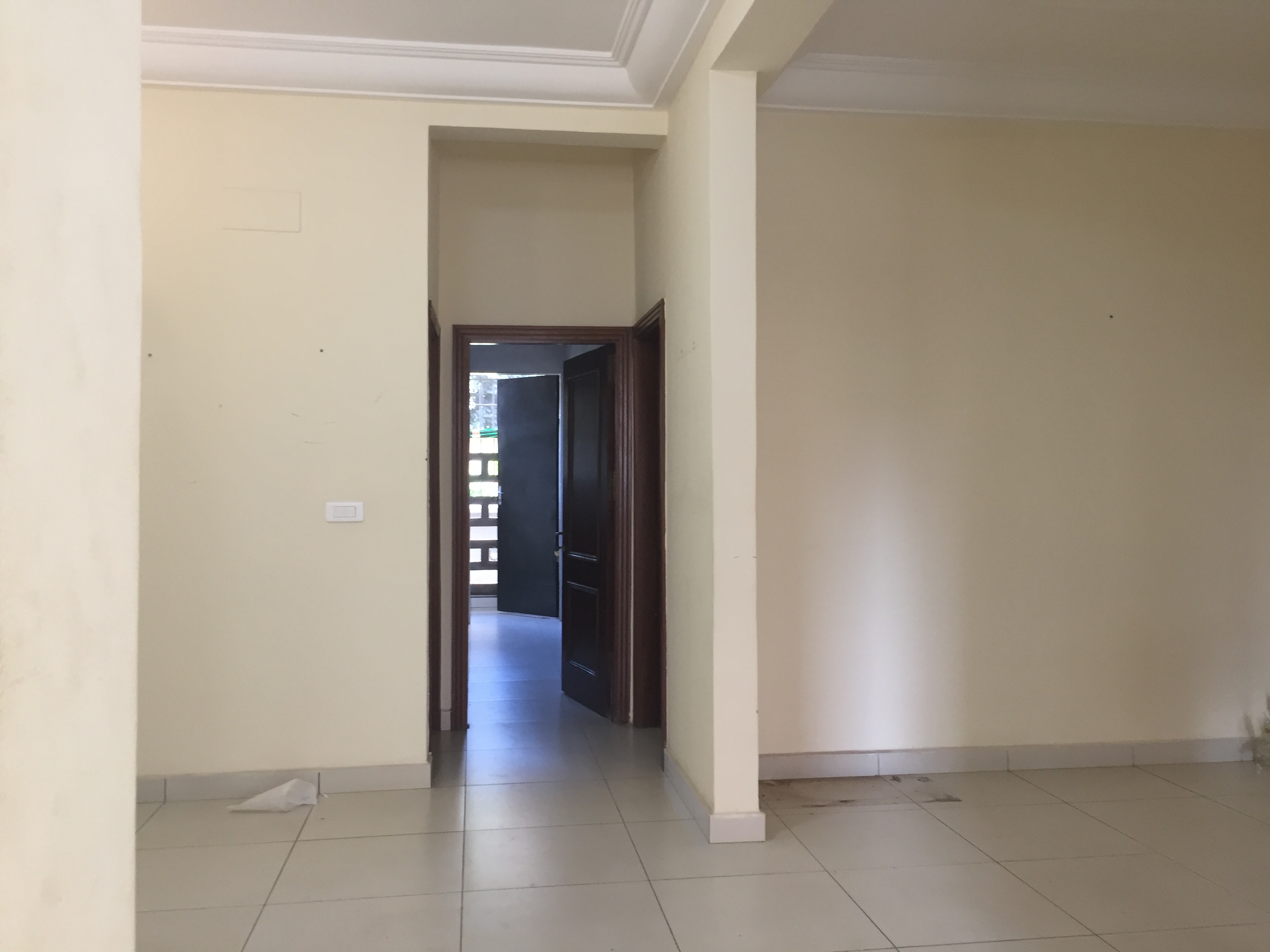 Apartment to rent - Yaoundé, Bastos, Bastos centre - 1 living room(s), 3 bedroom(s), 3 bathroom(s) - 1 000 000 FCFA / month